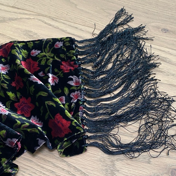 Vintage 💯 Silk Velvet Floral Scarf with Fringe - Picture 5 of 9